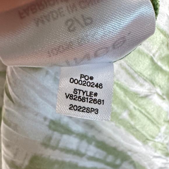 VINCE Tie Dye Long Sleeve Double V-Neck Silk Blouse Green {2C46} - Picture 7 of 7